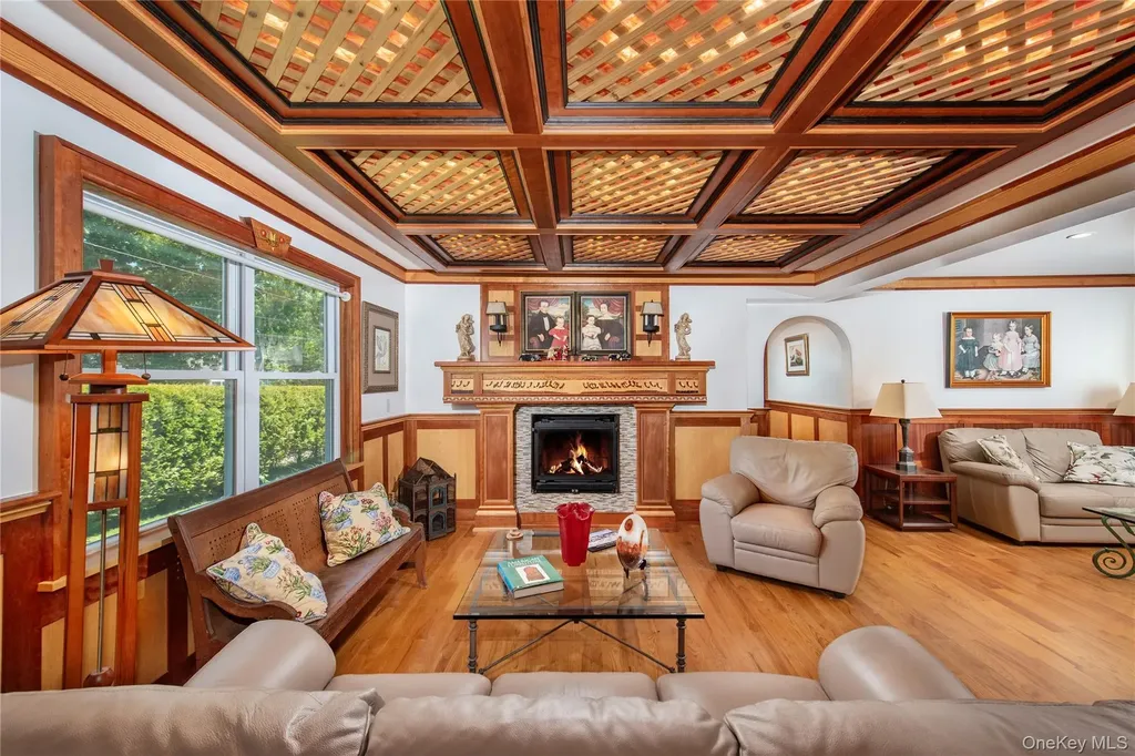 6 White Lane Hampton Bays NY 11946