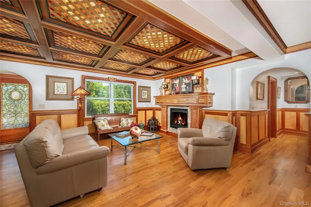 6 White Lane Hampton Bays NY 11946