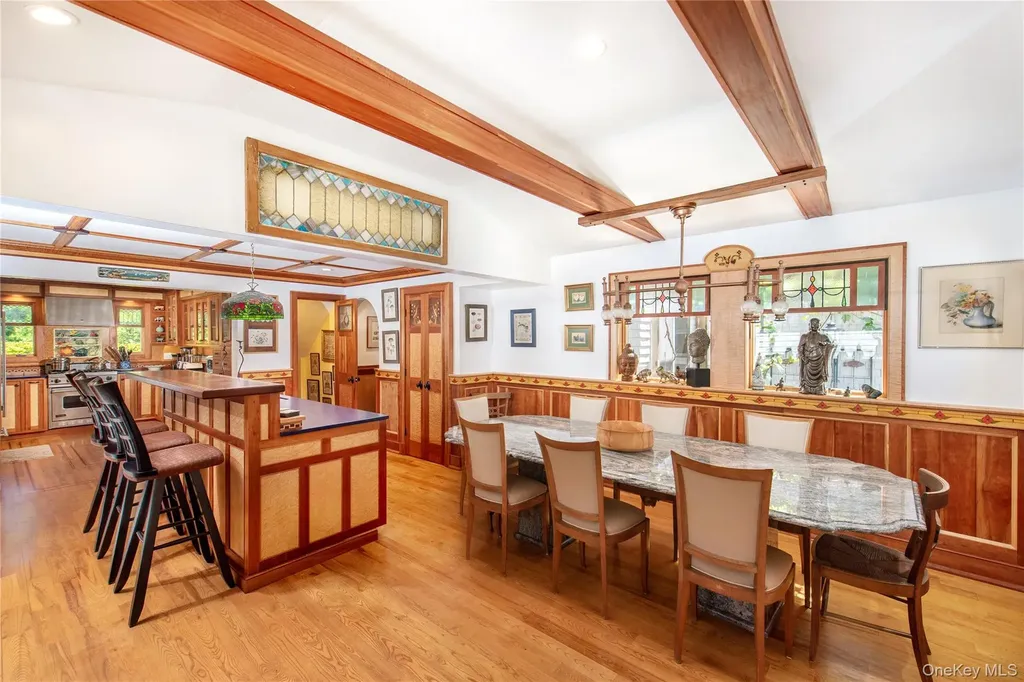 6 White Lane Hampton Bays NY 11946