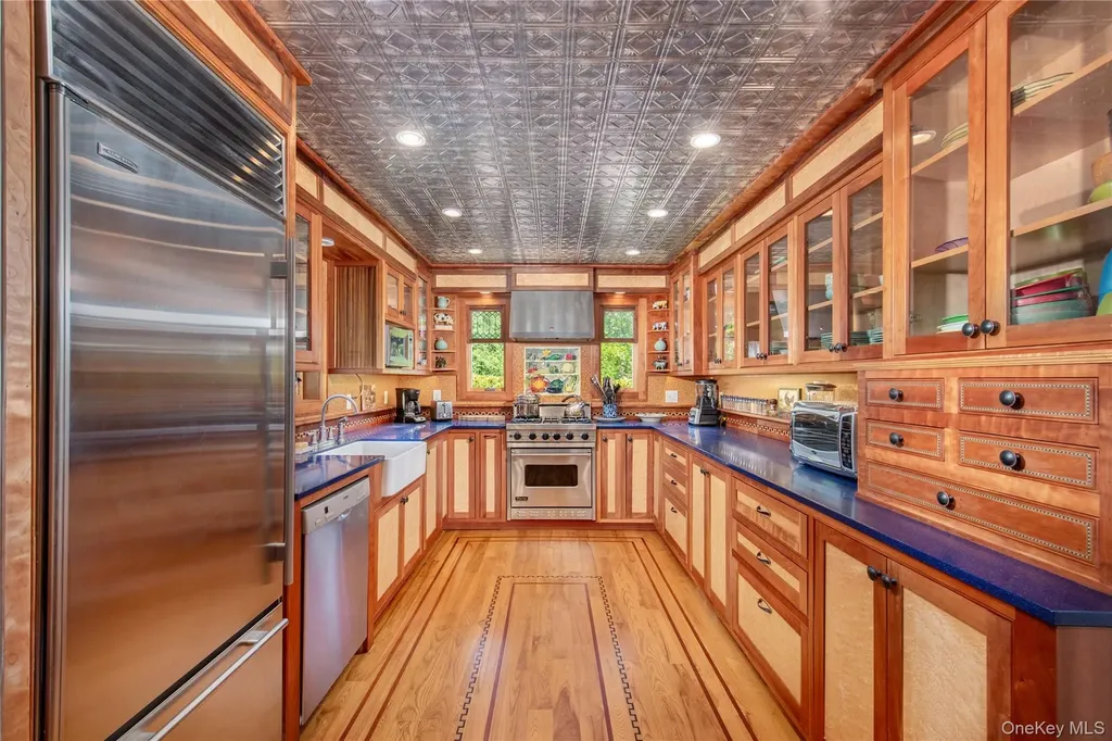 6 White Lane Hampton Bays NY 11946