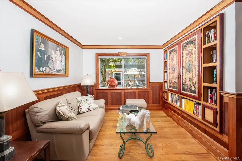 6 White Lane Hampton Bays NY 11946