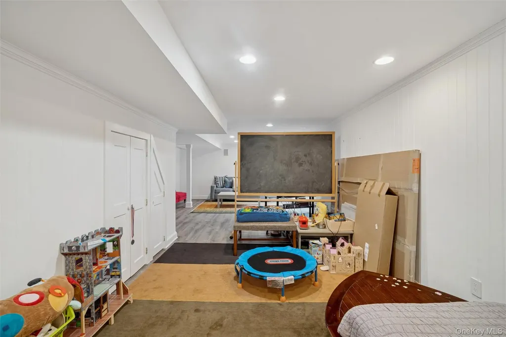 1008 Middle Line Highway Sag Harbor NY 11963