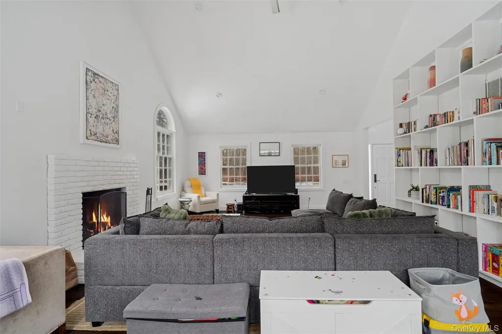 1008 Middle Line Highway Sag Harbor NY 11963