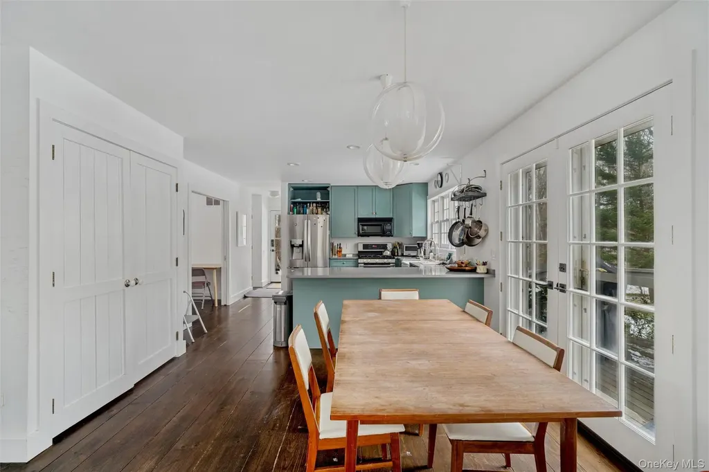 1008 Middle Line Highway Sag Harbor NY 11963