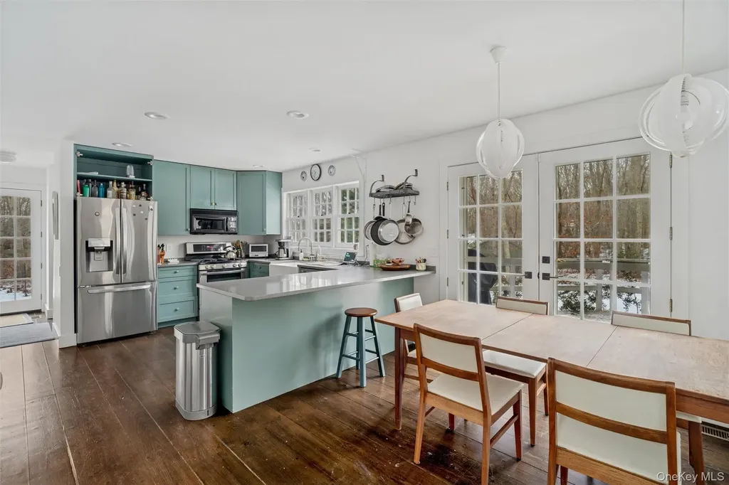 1008 Middle Line Highway Sag Harbor NY 11963