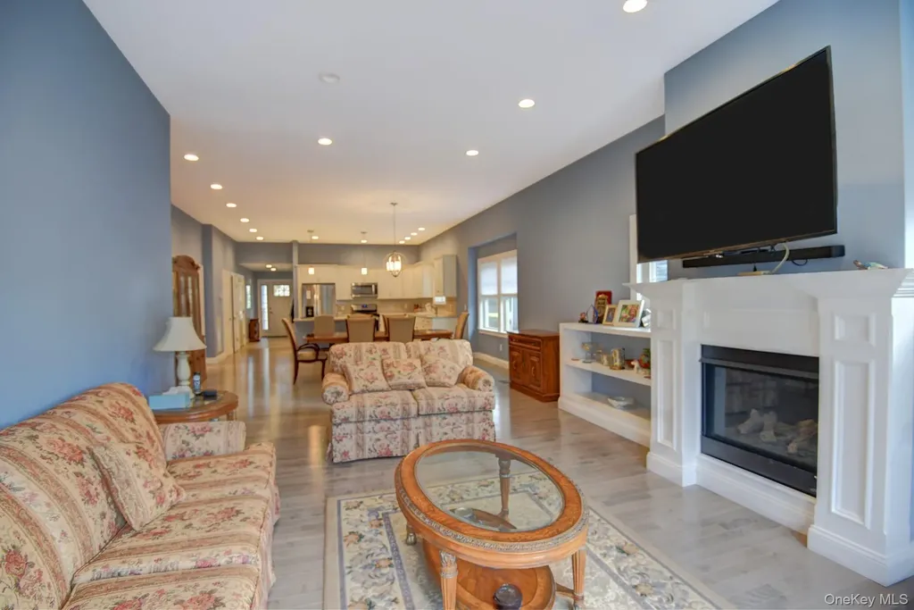 2 Spruce Place Bohemia NY 11716