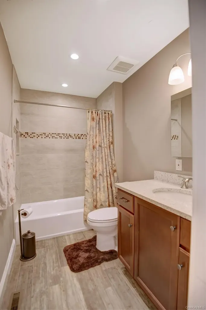 2 Spruce Place Bohemia NY 11716