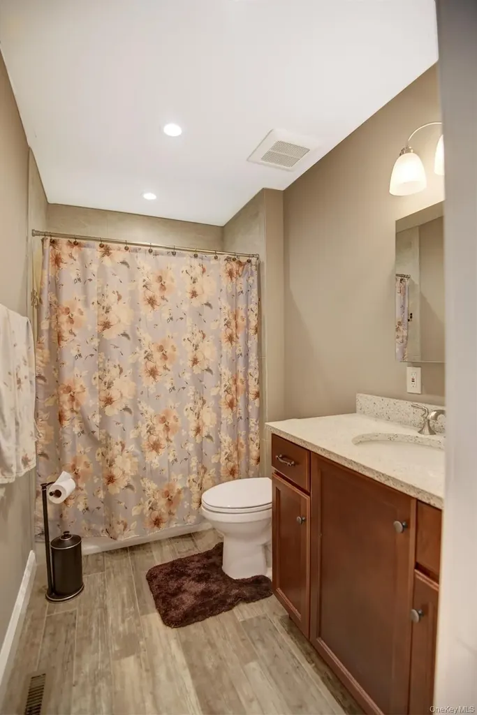 2 Spruce Place Bohemia NY 11716