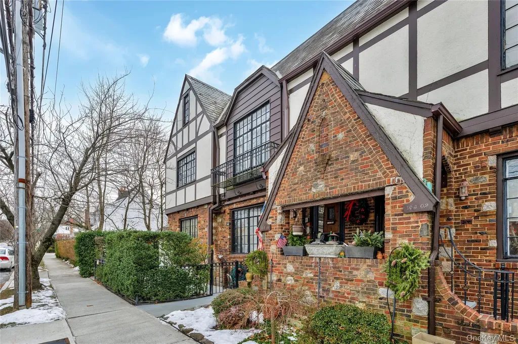 164-04 33rd Avenue Flushing NY 11358