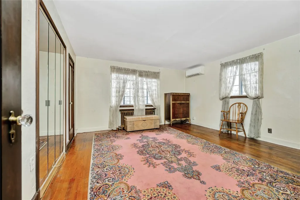 164-04 33rd Avenue Flushing NY 11358