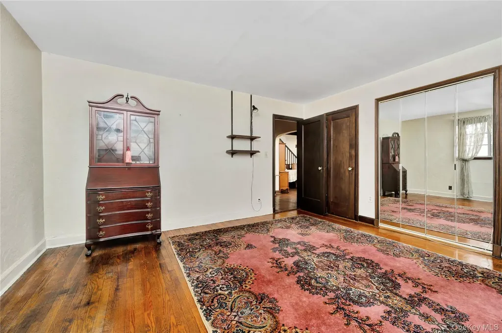 164-04 33rd Avenue Flushing NY 11358