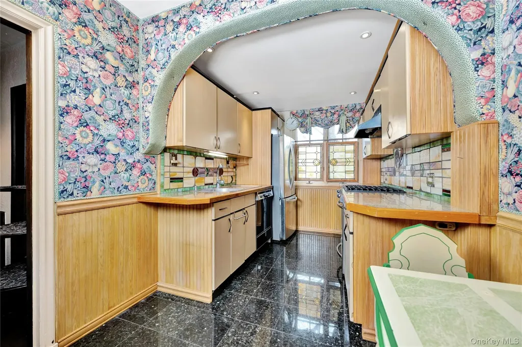 164-04 33rd Avenue Flushing NY 11358