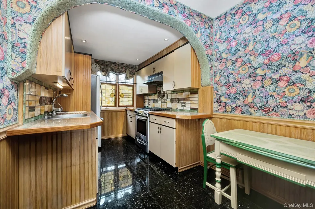 164-04 33rd Avenue Flushing NY 11358