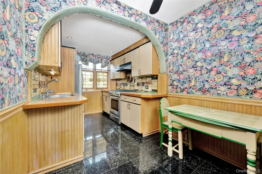 164-04 33rd Avenue Flushing NY 11358