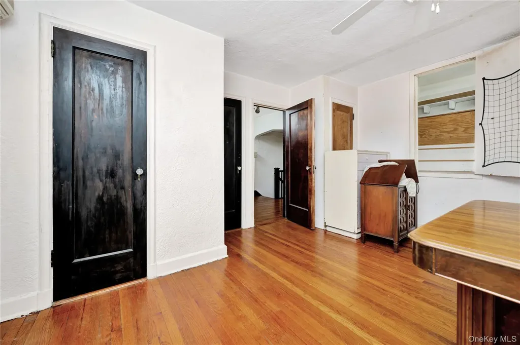 164-04 33rd Avenue Flushing NY 11358
