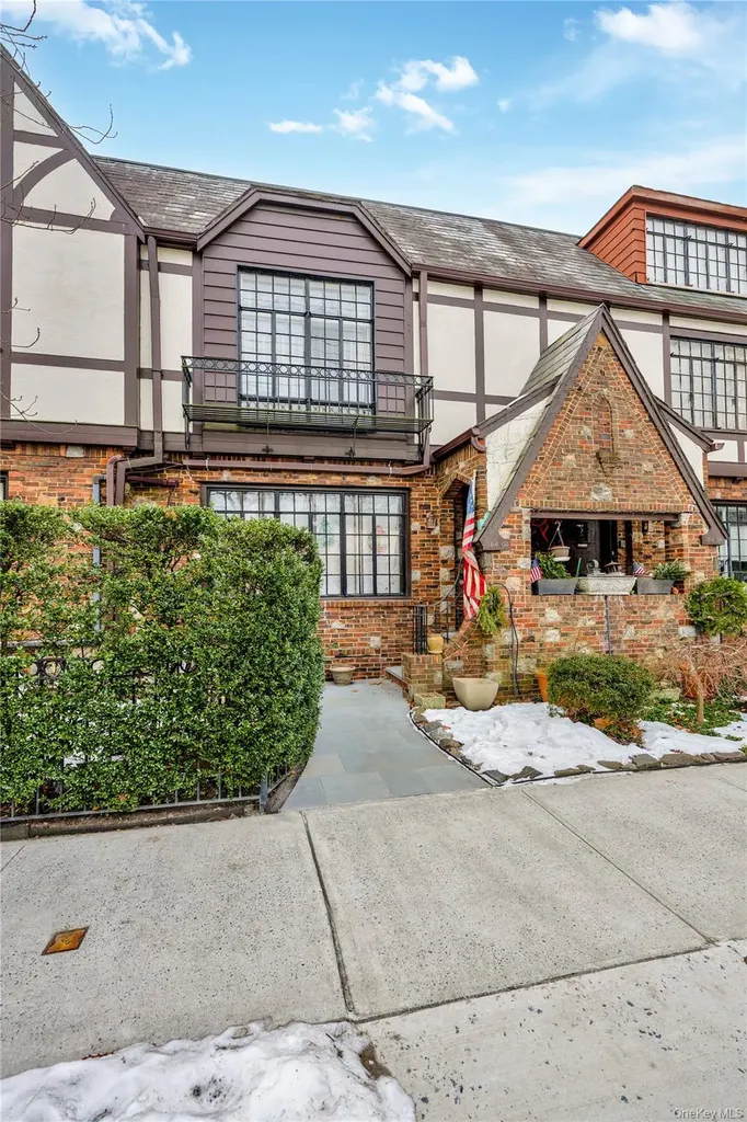164-04 33rd Avenue Flushing NY 11358
