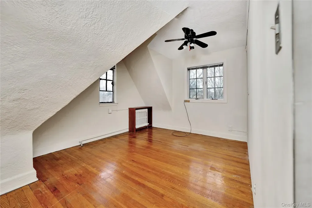 164-04 33rd Avenue Flushing NY 11358