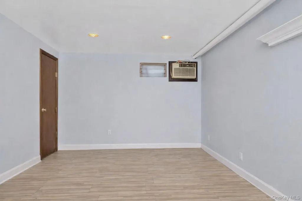164-04 33rd Avenue Flushing NY 11358