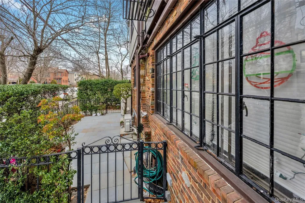 164-04 33rd Avenue Flushing NY 11358