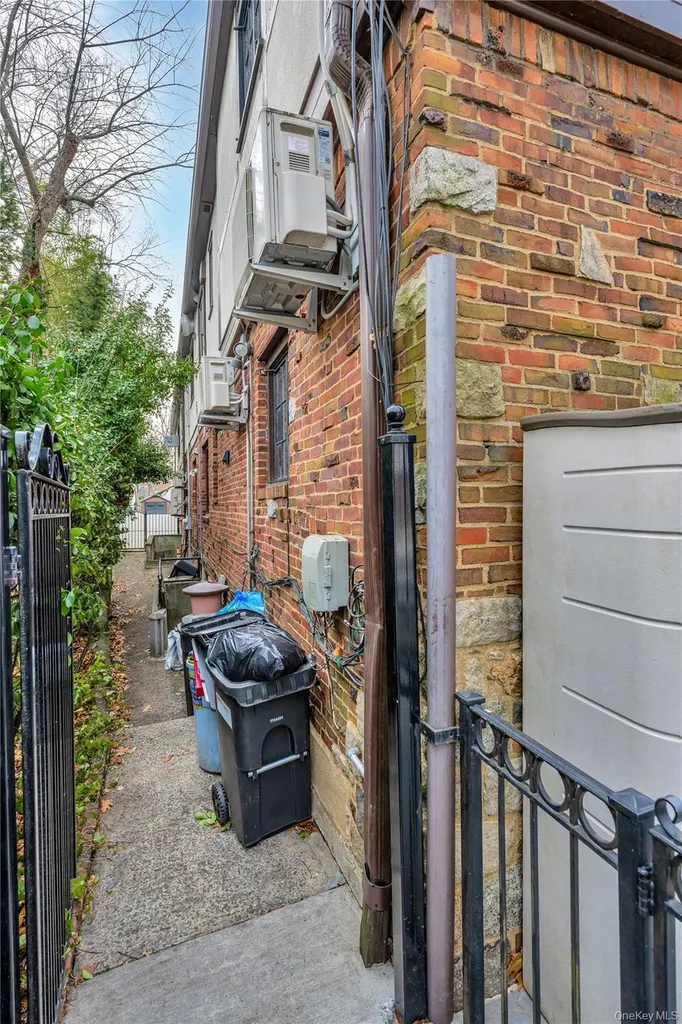 164-04 33rd Avenue Flushing NY 11358