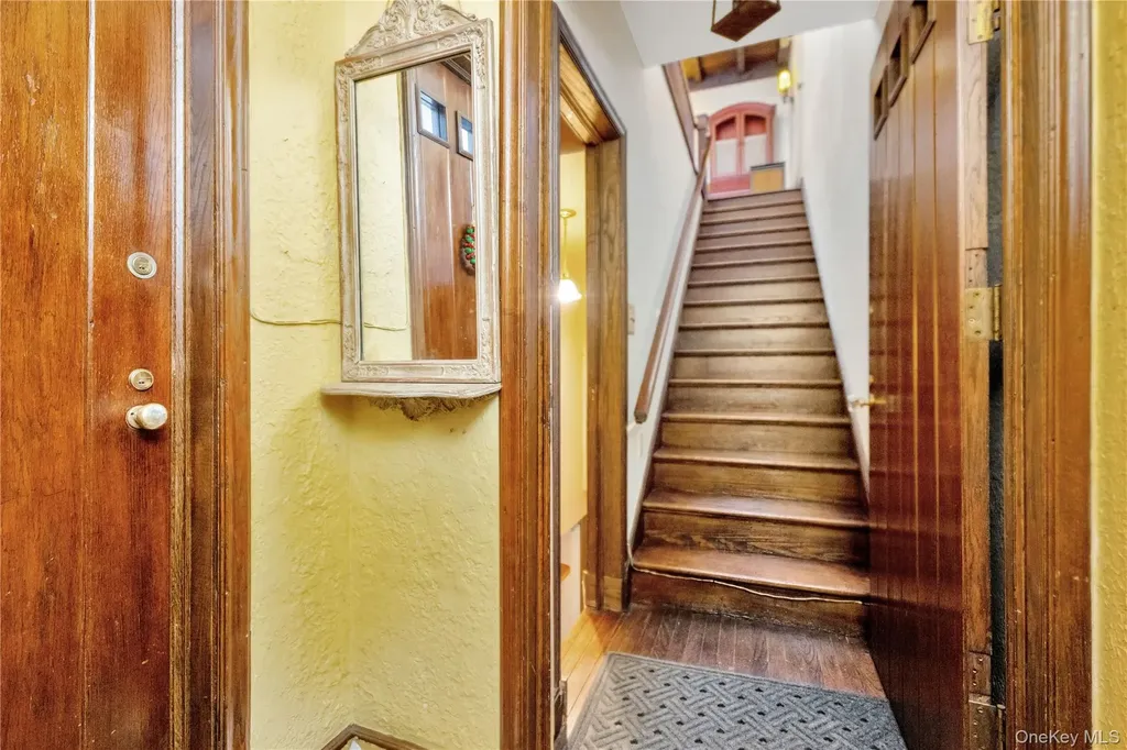 164-04 33rd Avenue Flushing NY 11358