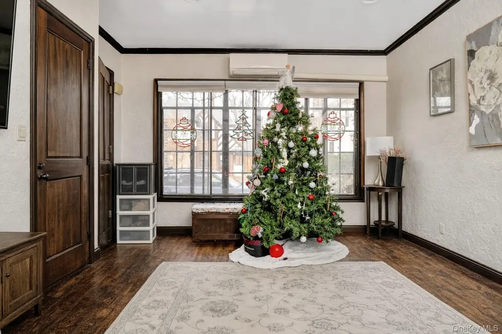164-04 33rd Avenue Flushing NY 11358