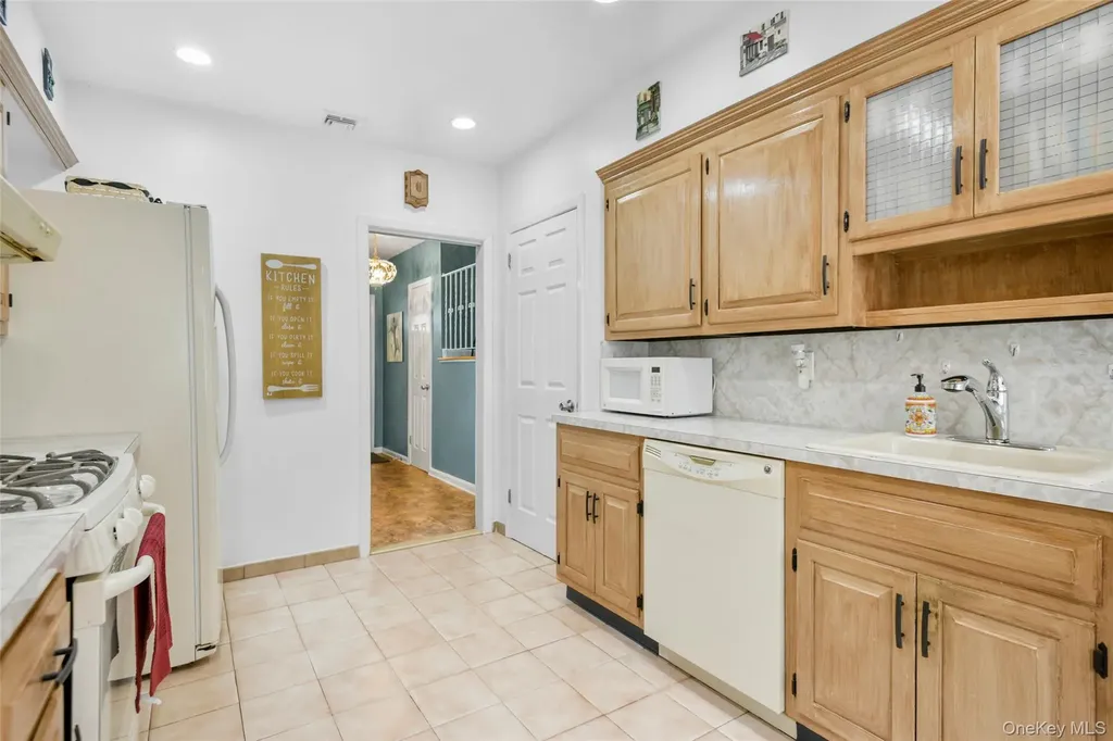 60 E Fort Hill Road Yonkers NY 10710