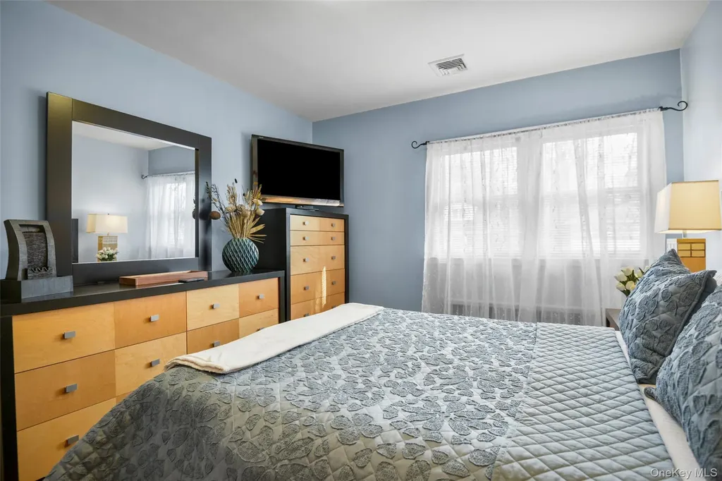 60 E Fort Hill Road Yonkers NY 10710