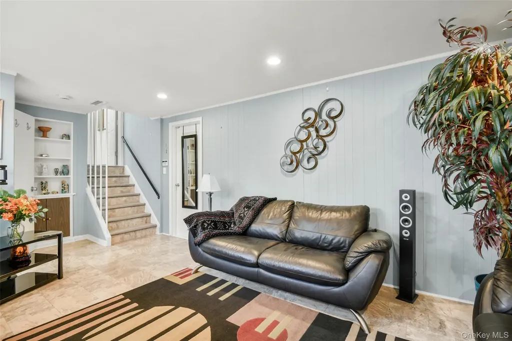 60 E Fort Hill Road Yonkers NY 10710