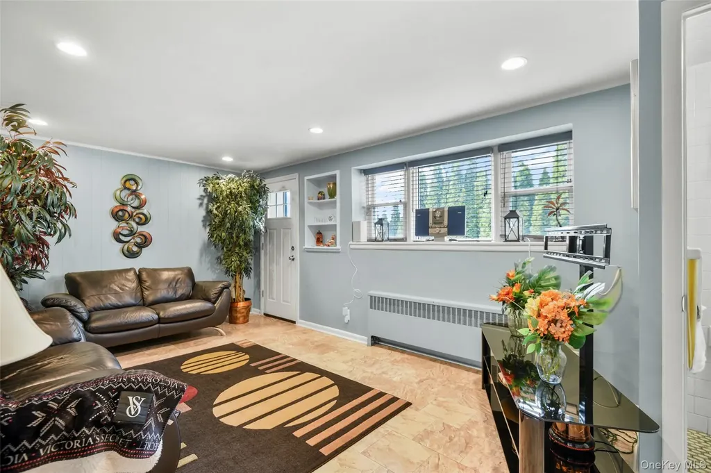 60 E Fort Hill Road Yonkers NY 10710
