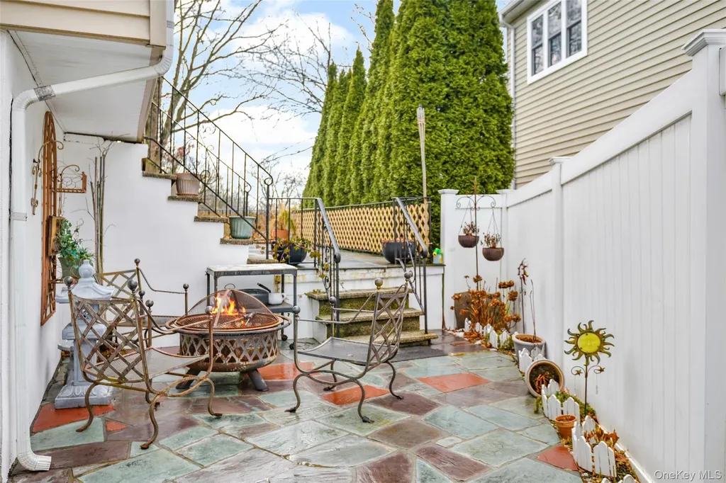 60 E Fort Hill Road Yonkers NY 10710