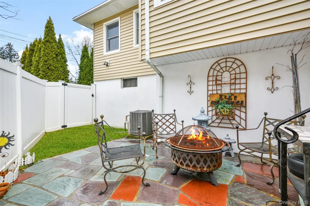 60 E Fort Hill Road Yonkers NY 10710
