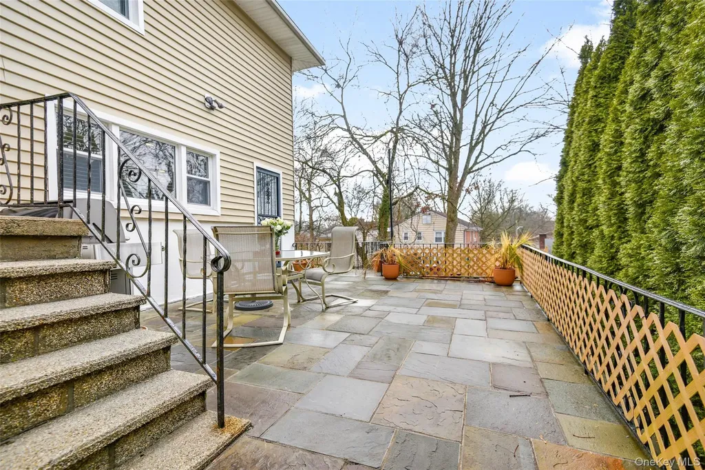 60 E Fort Hill Road Yonkers NY 10710