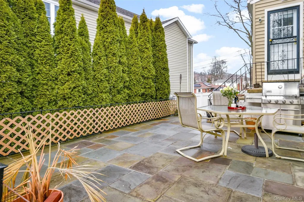 60 E Fort Hill Road Yonkers NY 10710