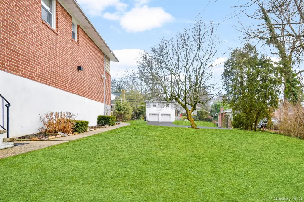 60 E Fort Hill Road Yonkers NY 10710