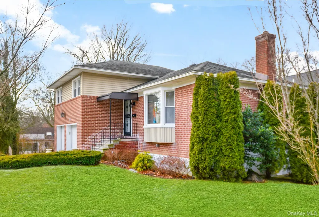 60 E Fort Hill Road Yonkers NY 10710