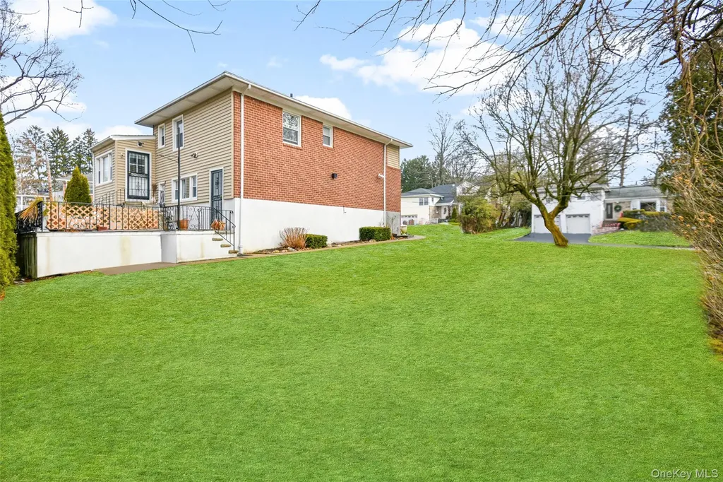 60 E Fort Hill Road Yonkers NY 10710