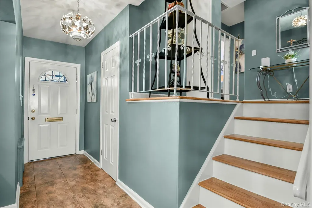 60 E Fort Hill Road Yonkers NY 10710