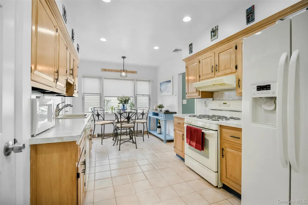 60 E Fort Hill Road Yonkers NY 10710