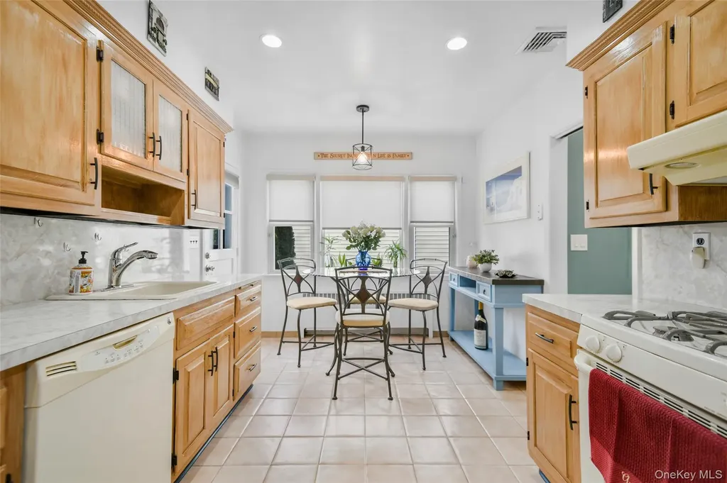 60 E Fort Hill Road Yonkers NY 10710