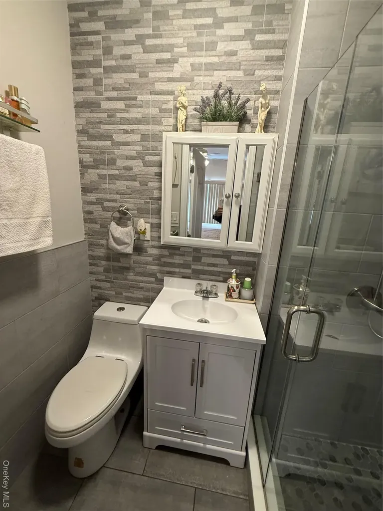 7841 84th Street Glendale NY 11385