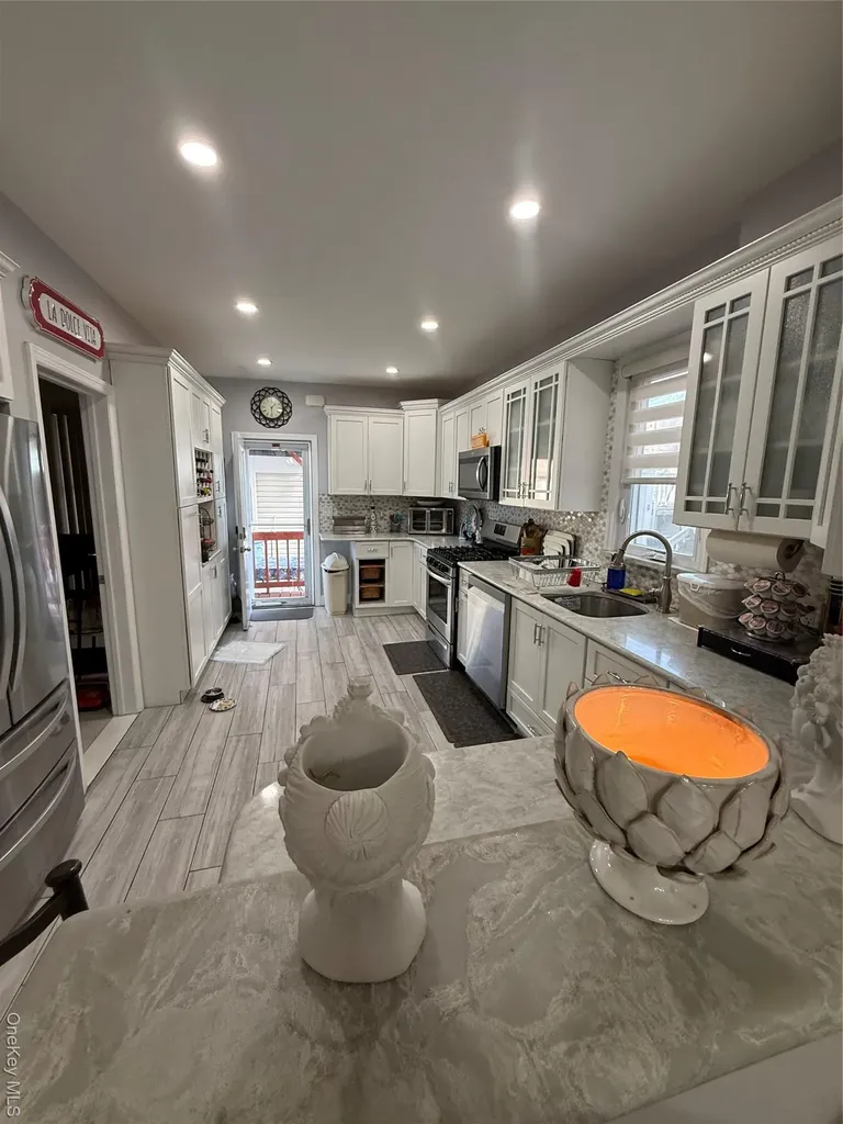 7841 84th Street Glendale NY 11385