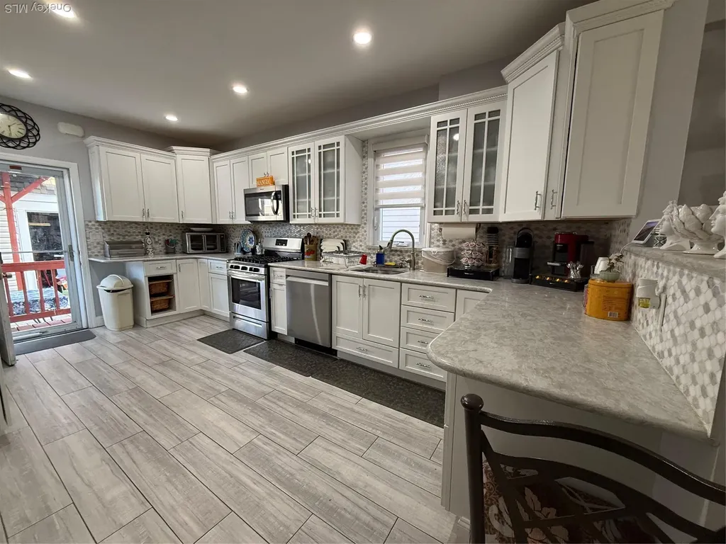 7841 84th Street Glendale NY 11385