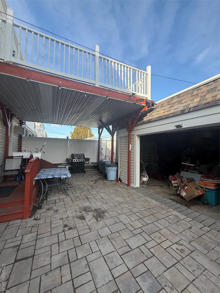 7841 84th Street Glendale NY 11385