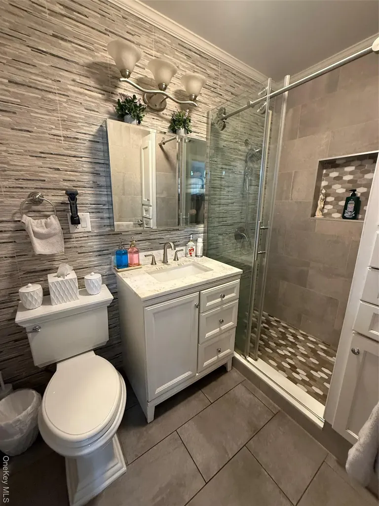 7841 84th Street Glendale NY 11385