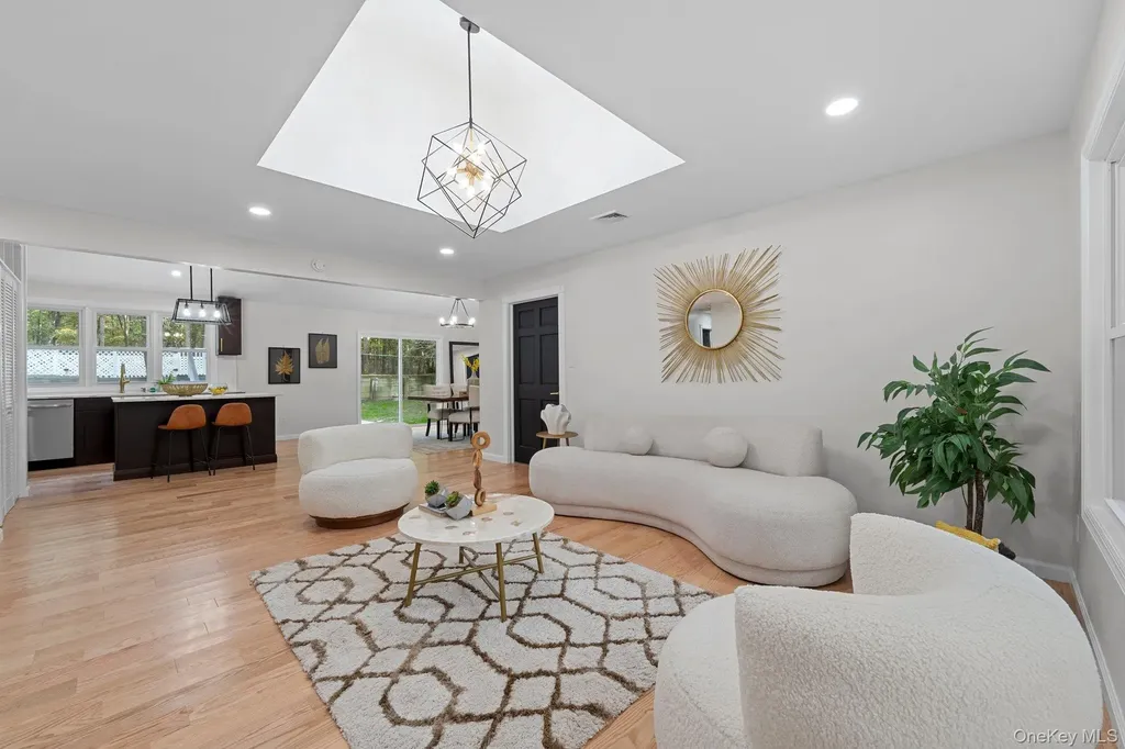 282 Vanderbilt Boulevard Oakdale NY 11769
