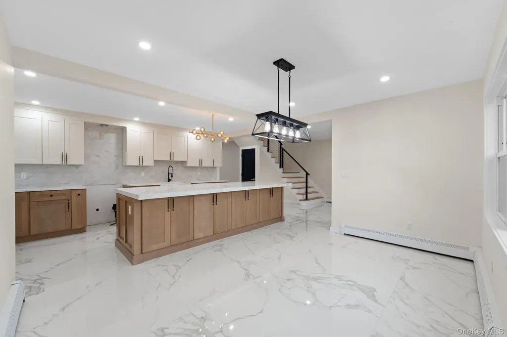 282 Vanderbilt Boulevard Oakdale NY 11769