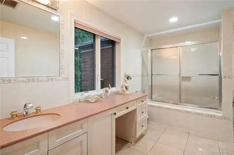 3 Vandalay Court Scarsdale NY 10583