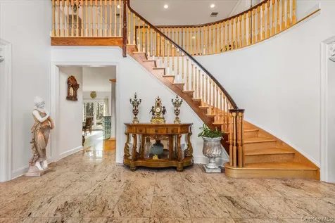3 Vandalay Court Scarsdale NY 10583