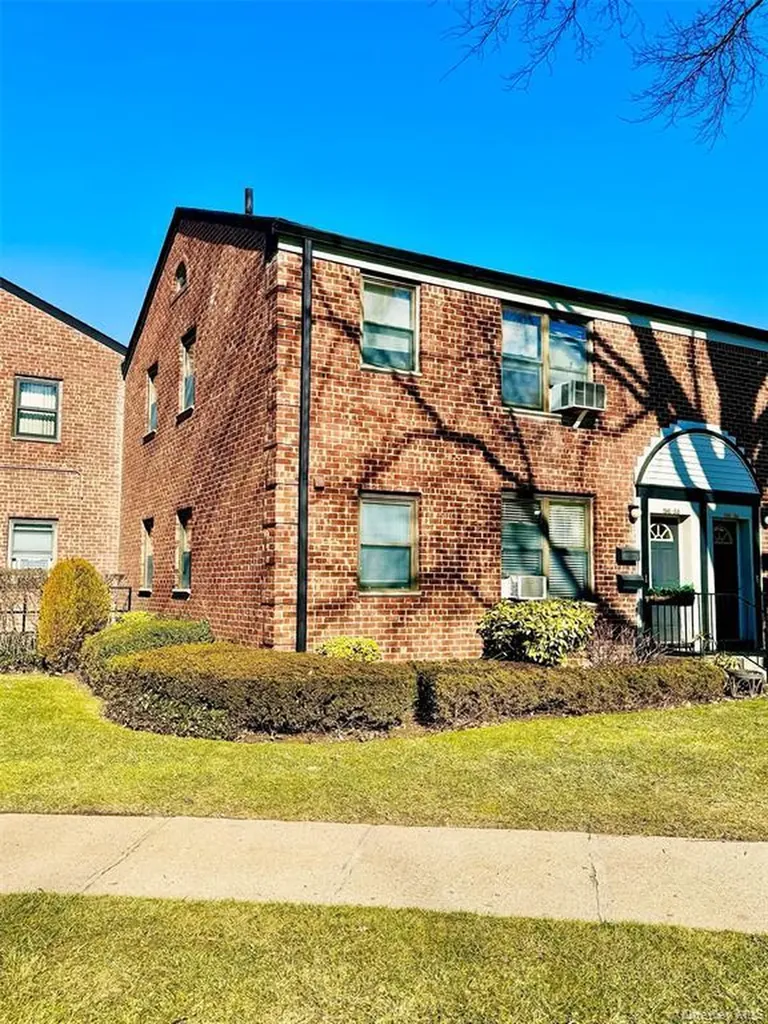 196-58 69th Avenue Fresh Meadows NY 11365